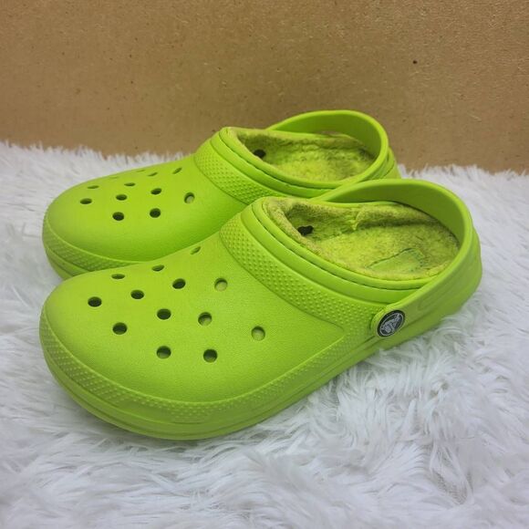CROCS  Lime Green Fleece Lined  Clogs  Size J 4 - Picture 1 of 7